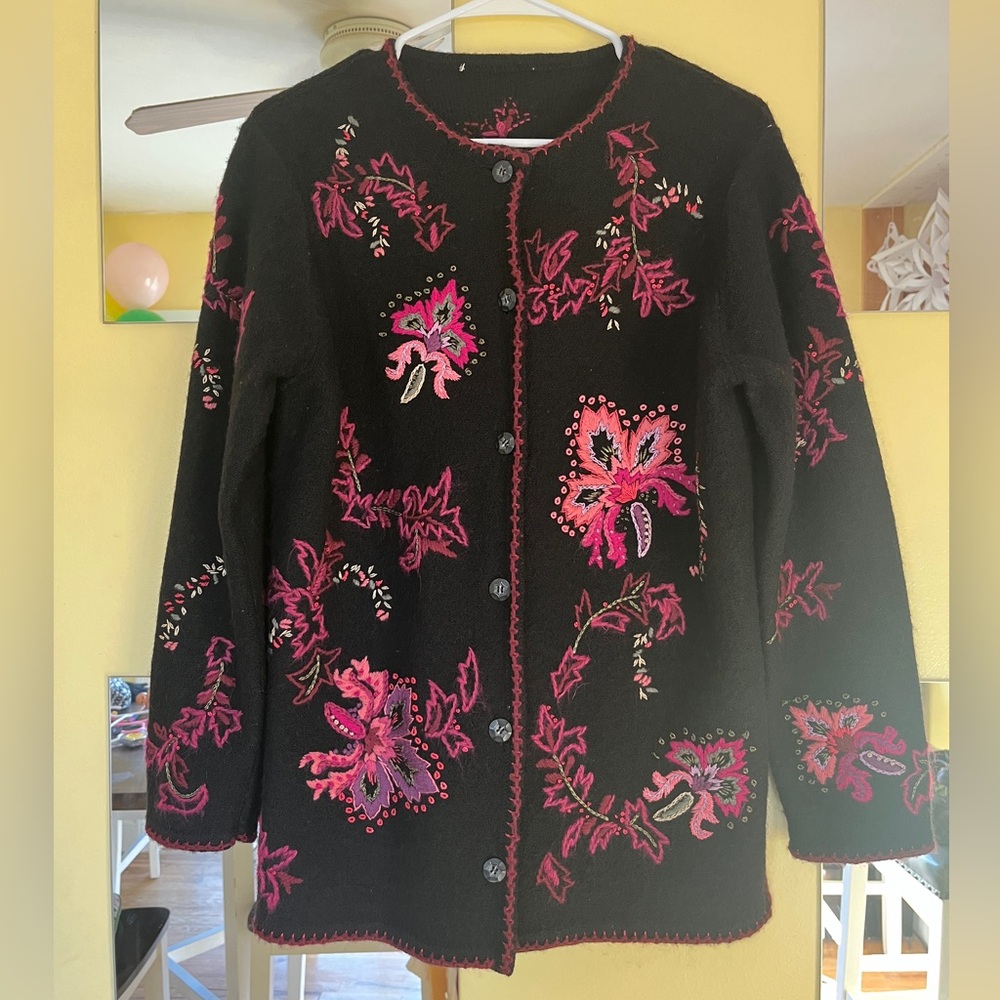 Vtg Susan Bristol Hand Embroidered Wool Floral Cardigan Sweater Black Pink M
